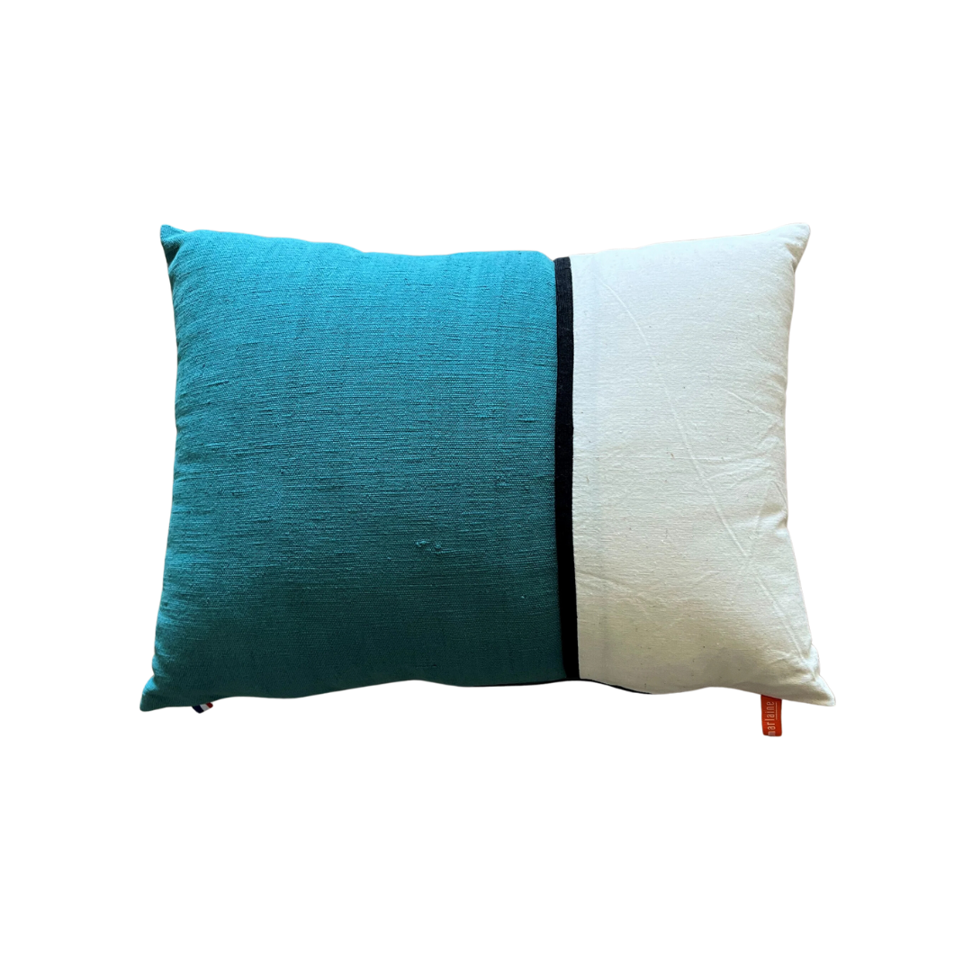 Coussin galon bleu blanc Jocelin et Marlaine