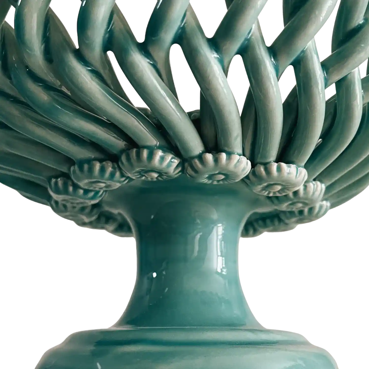 Iconic woven basket with foot