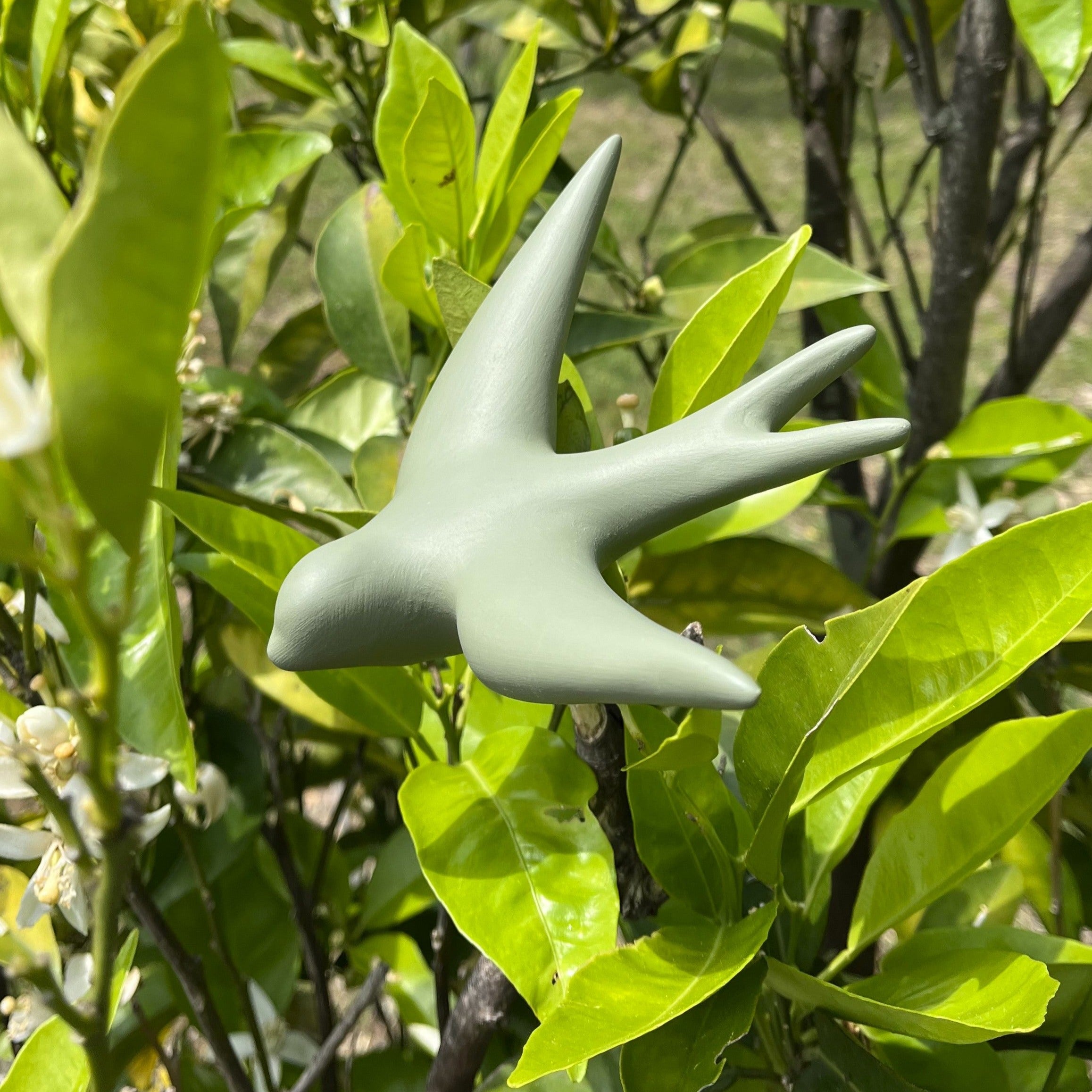 Volage hirondelle en céramique