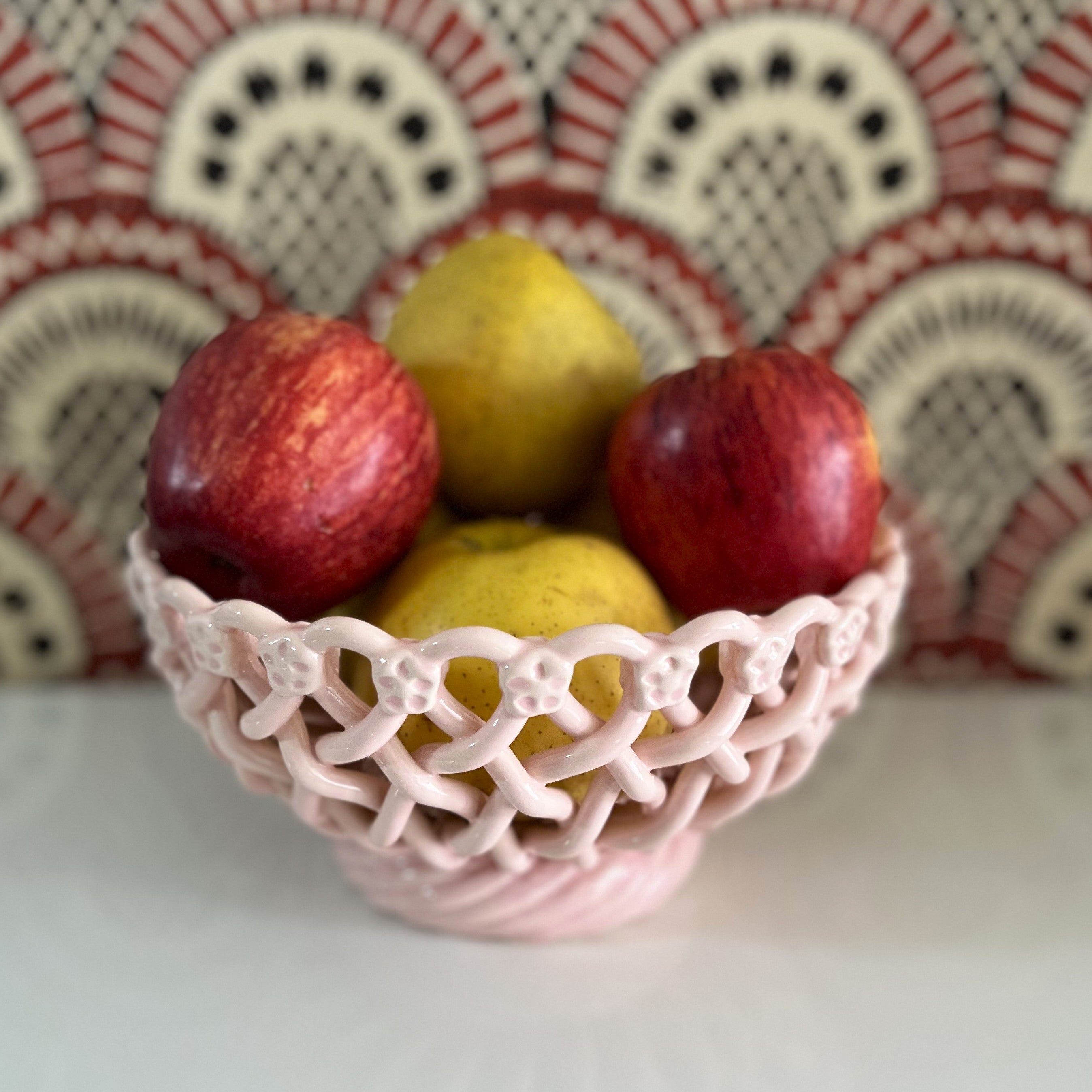 Iconic woven basket without base