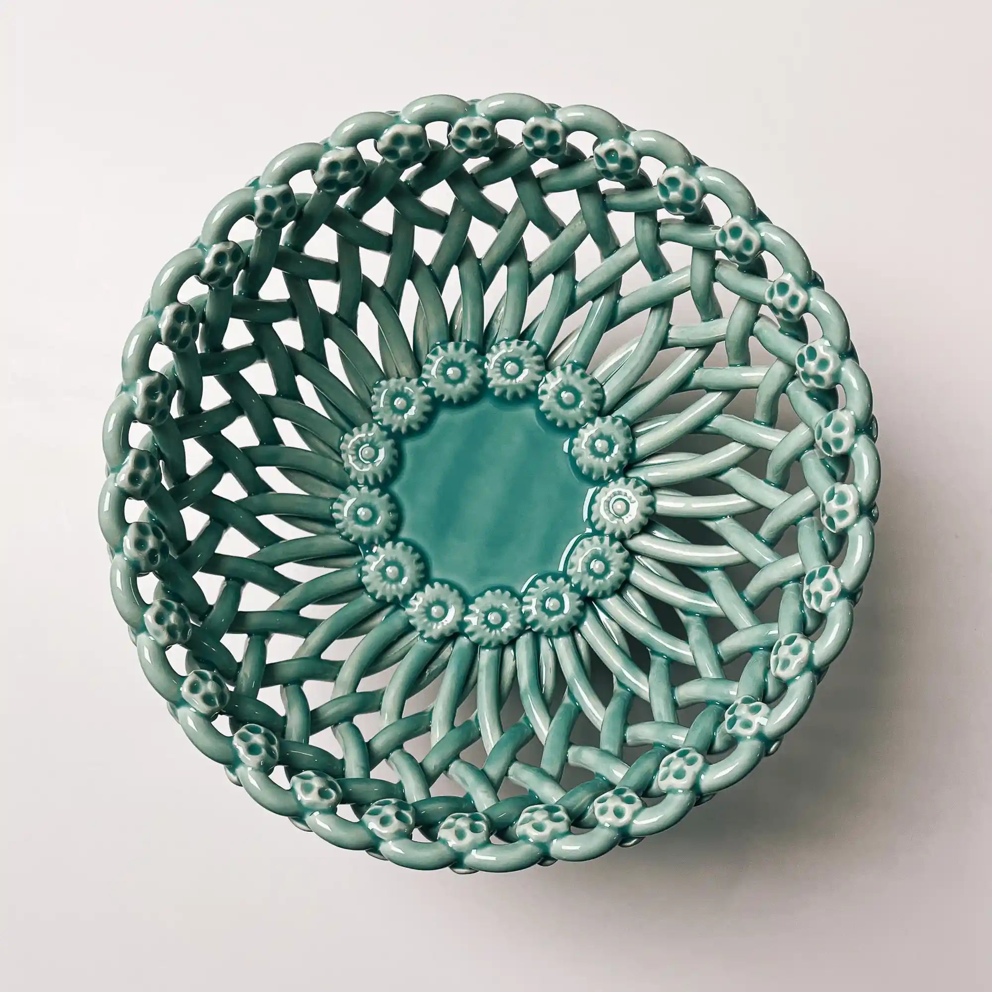 Iconic woven basket with foot