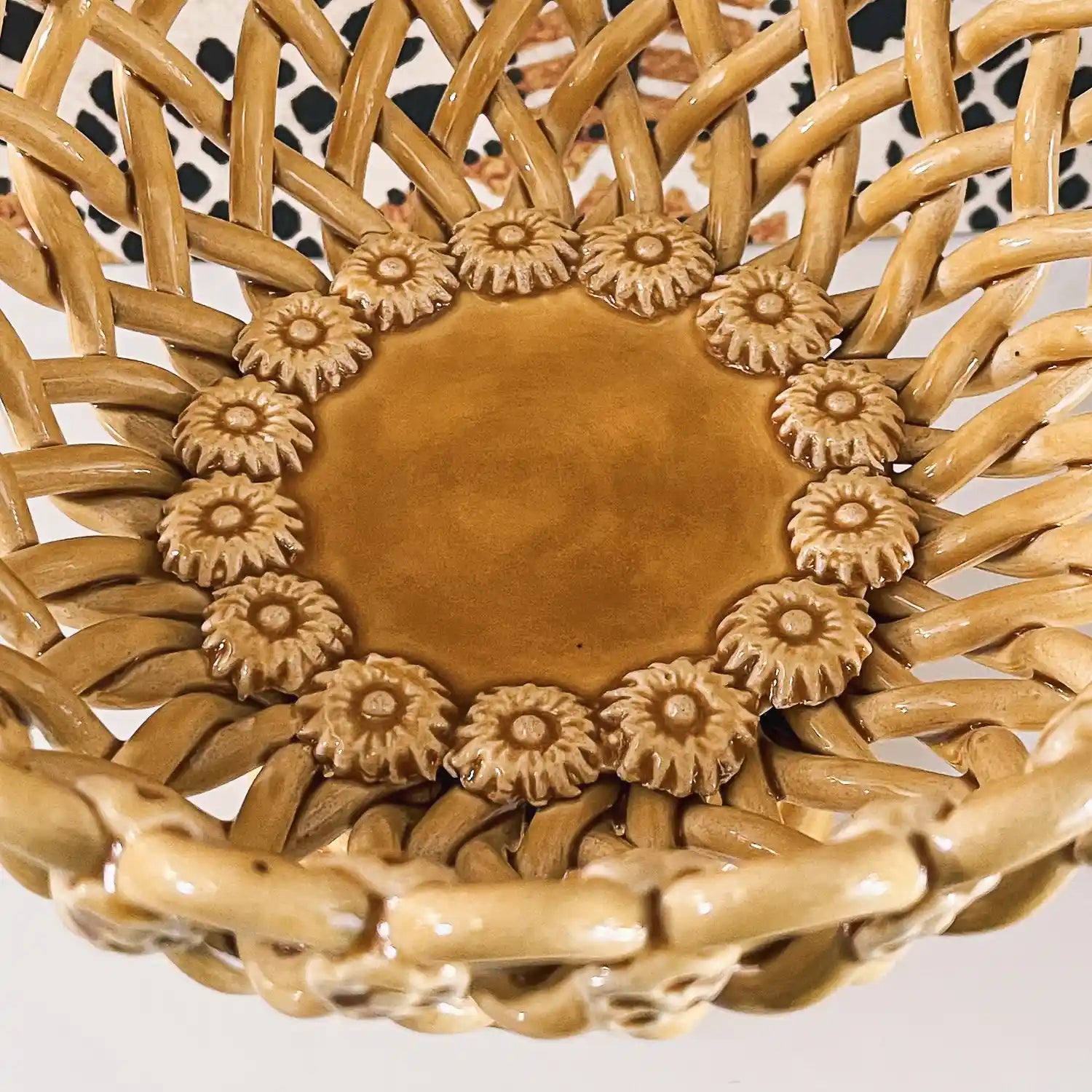 Iconic woven basket with foot