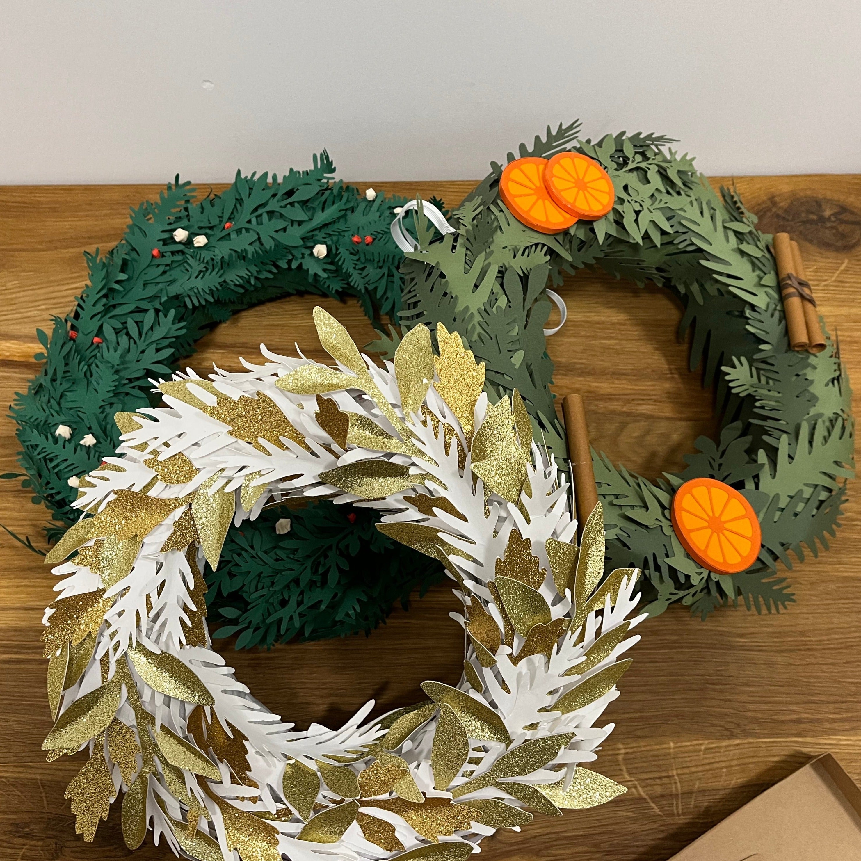 Couronne Neige en papier découpé, MELINA VASSEREAU, made in France et écoresponsable