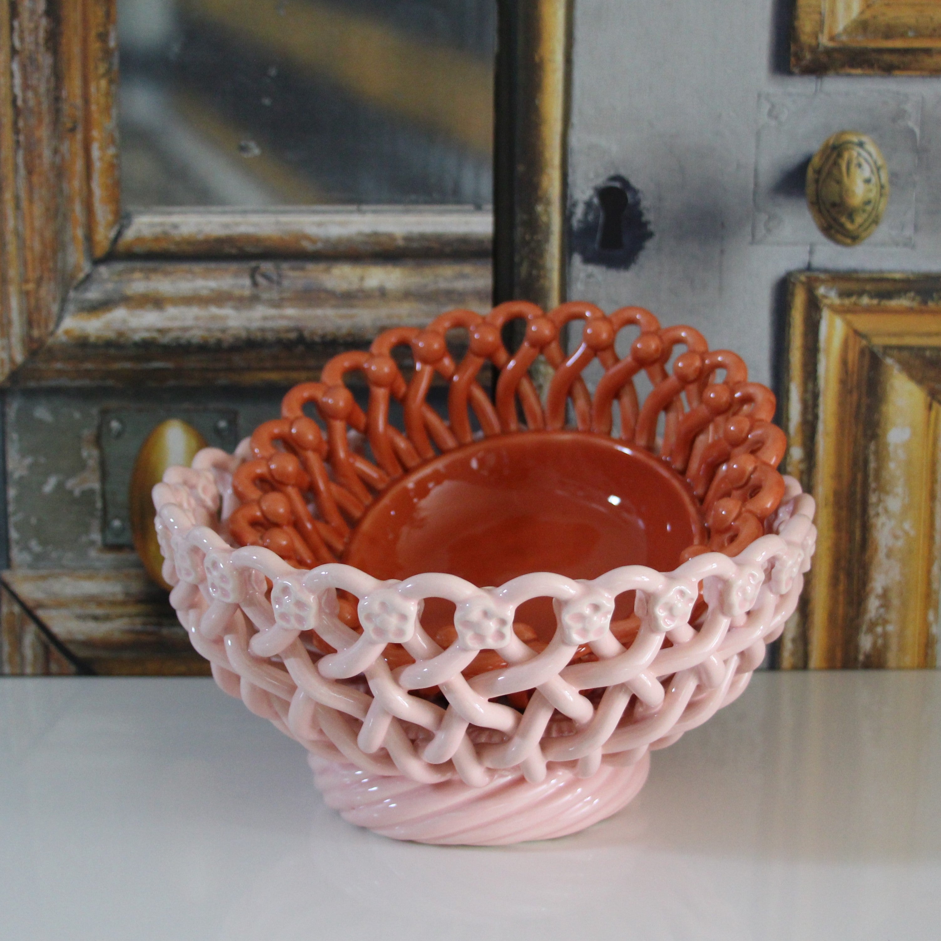 Iconic woven basket without base