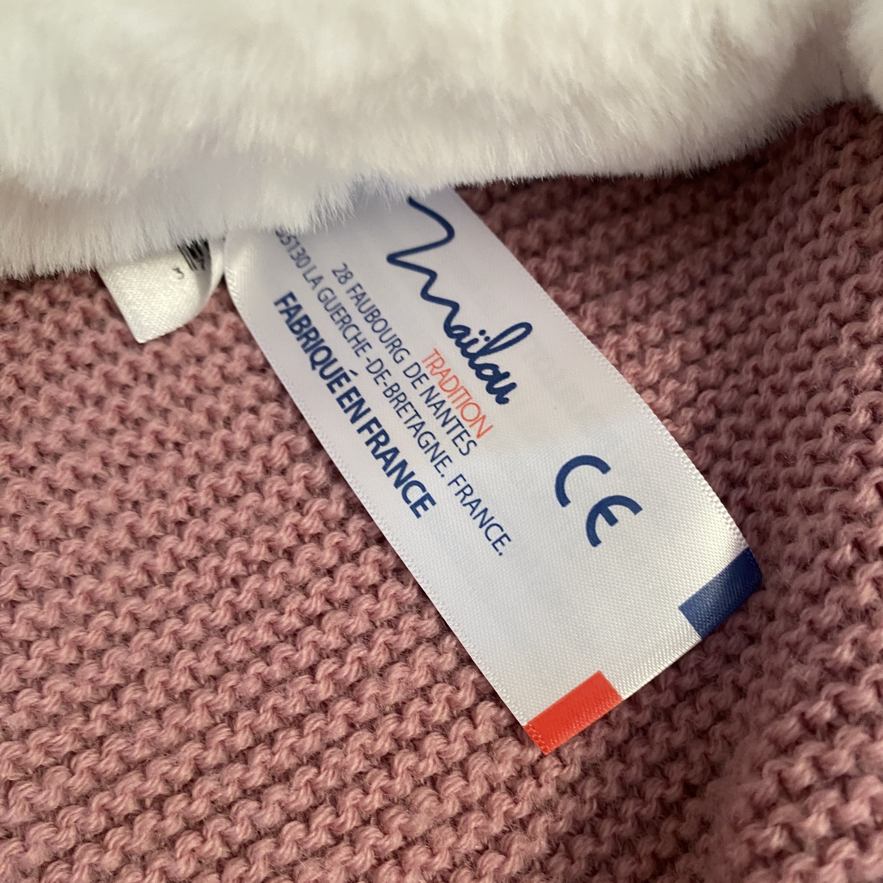 the white cat hot pouch