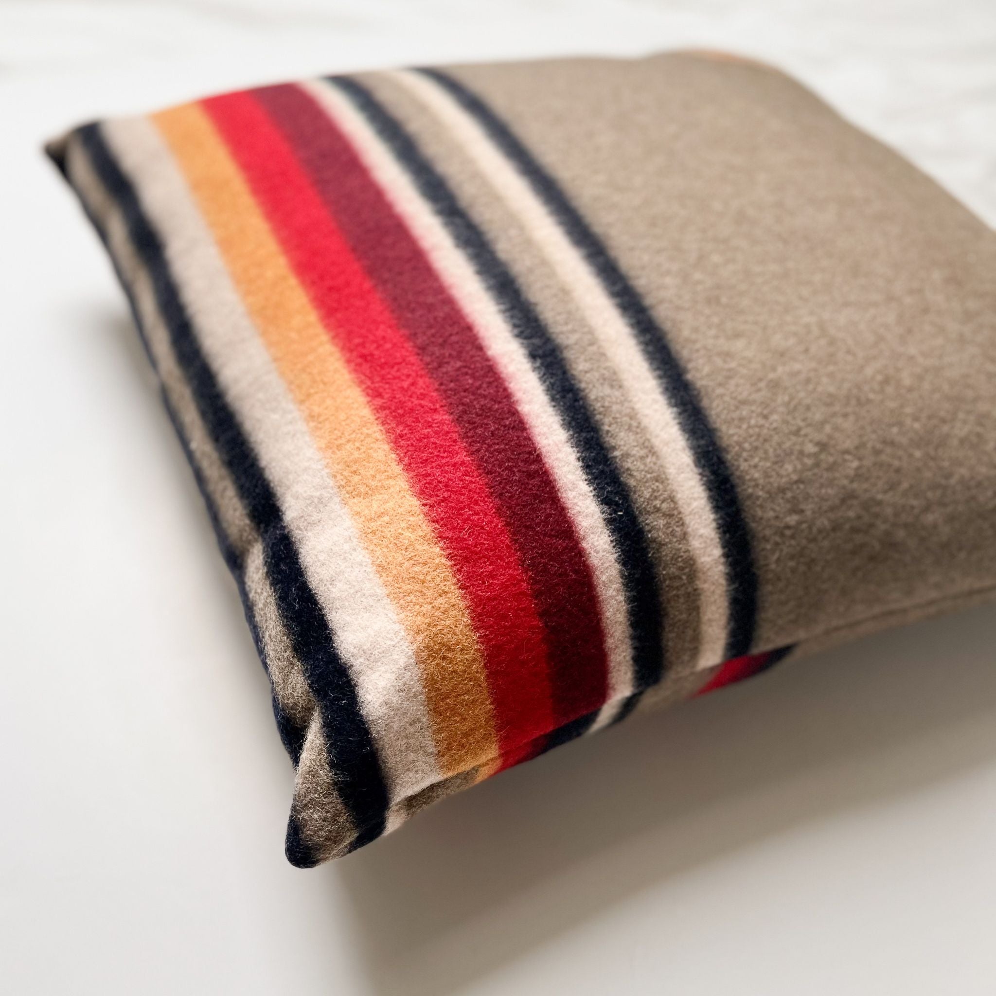 Coussin carré en laine Apache, LA MERICAINE, made in France