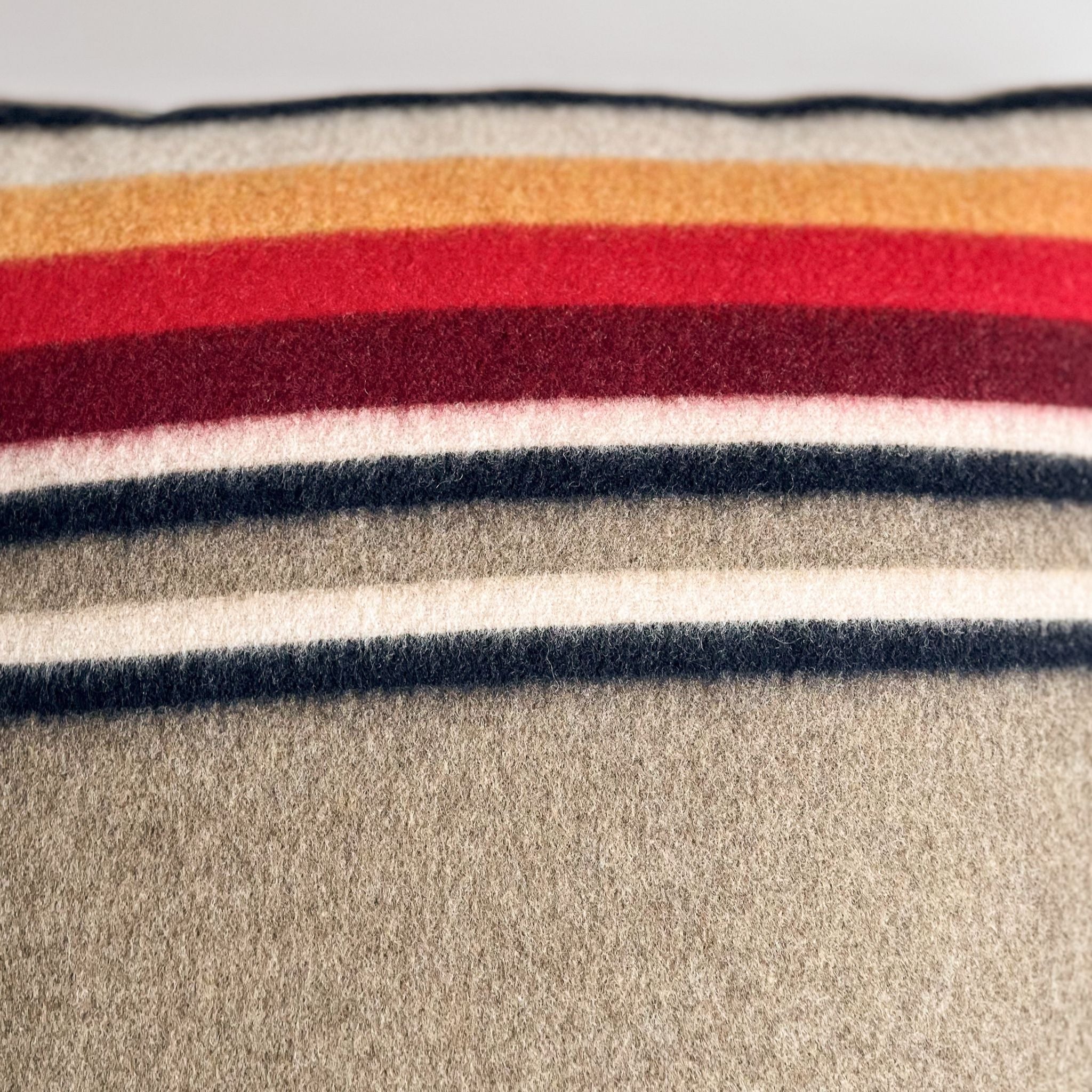 Coussin carré en laine Apache, LA MERICAINE, made in France