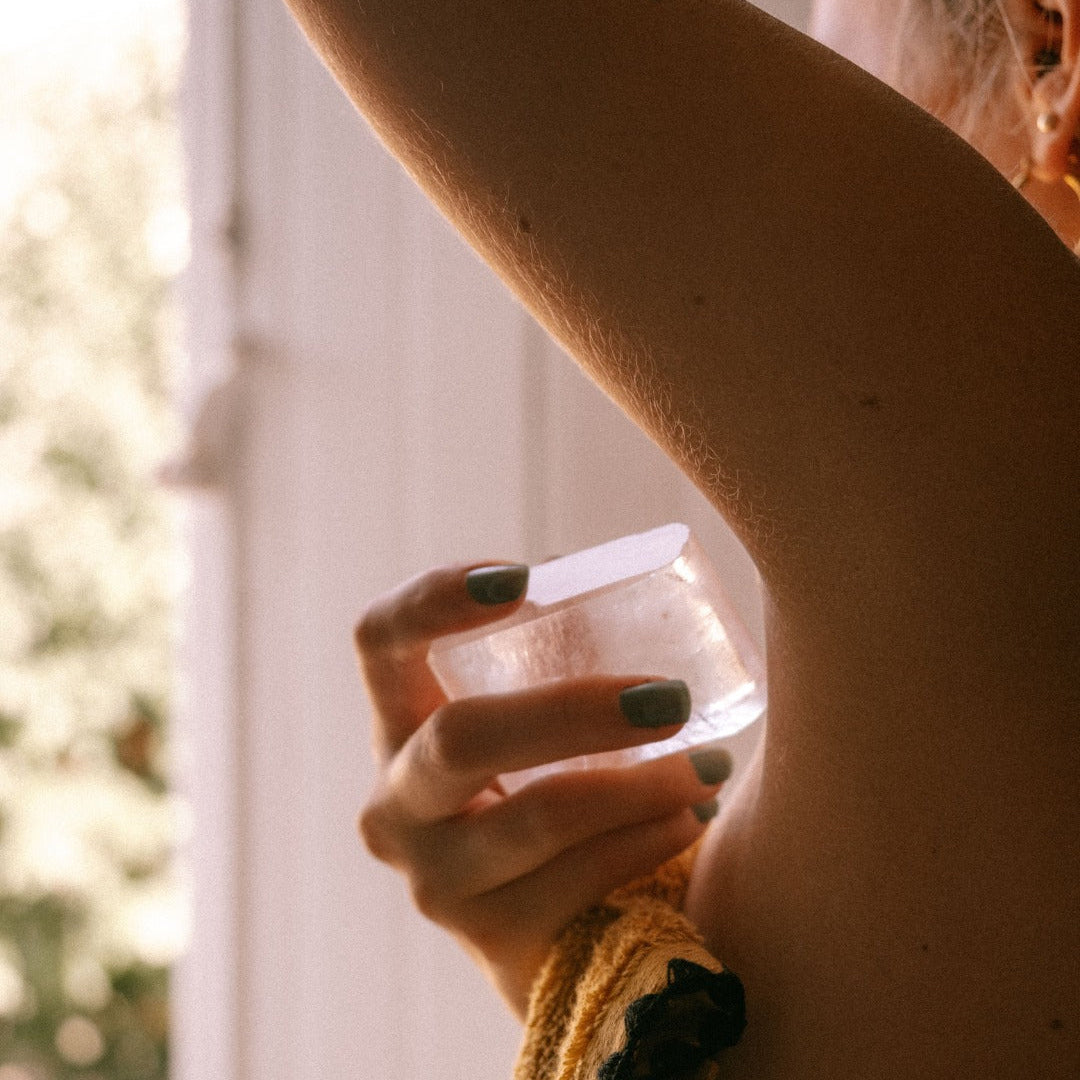 Hyalun block and its box