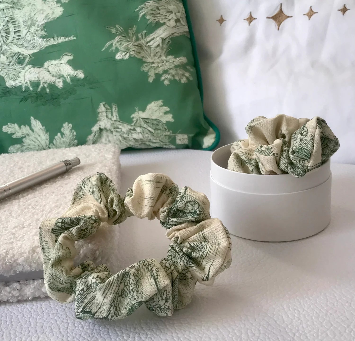Chouchou en toile de Jouy made in France