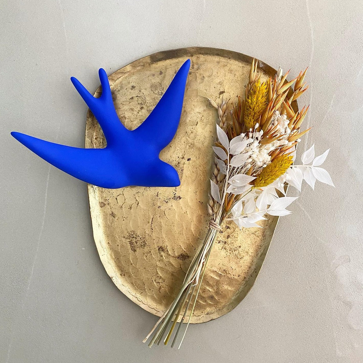 Volage ultramarine blue wall decoration