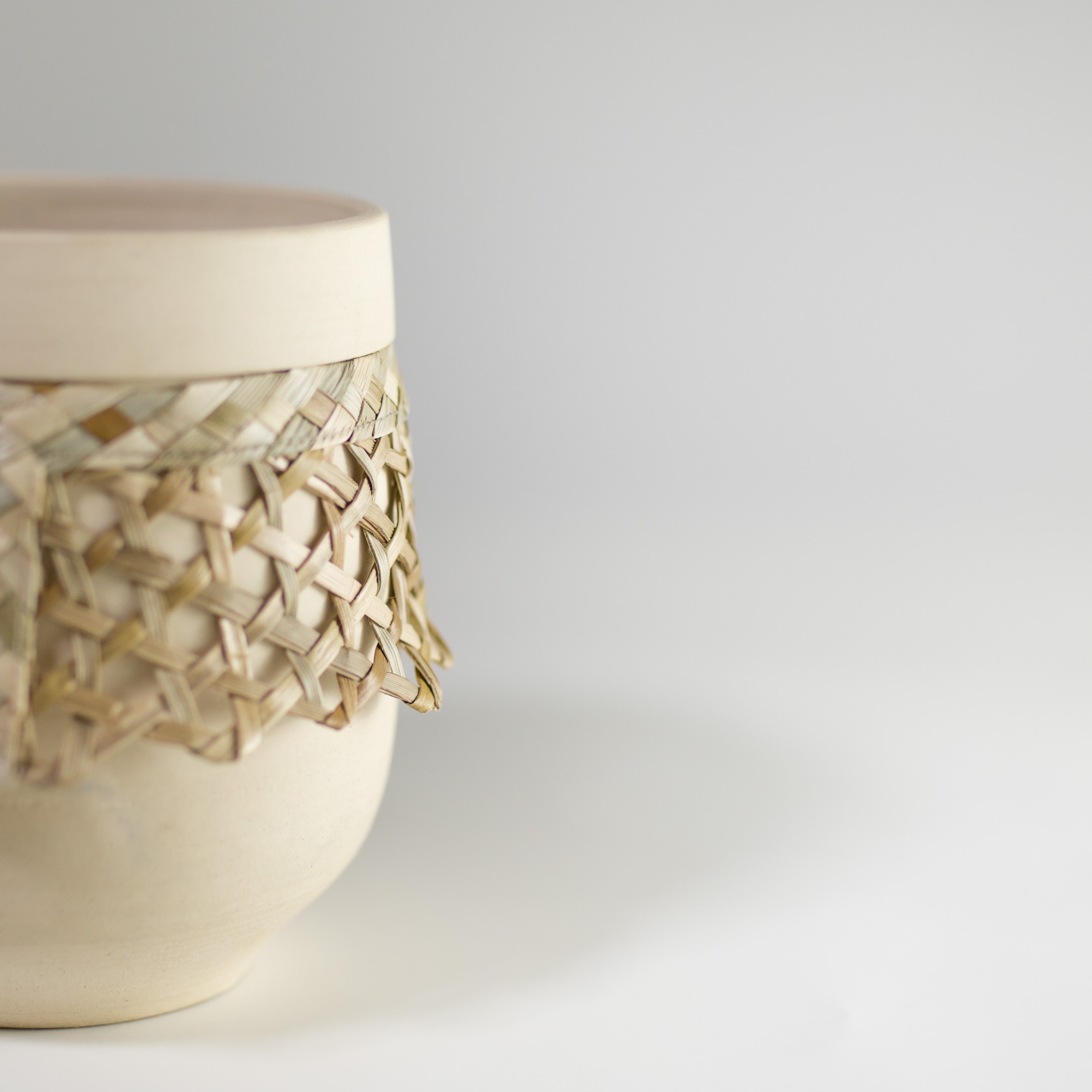 Coupe dania en grès et bakoua, DAMALIA, made in France et écoresponsable