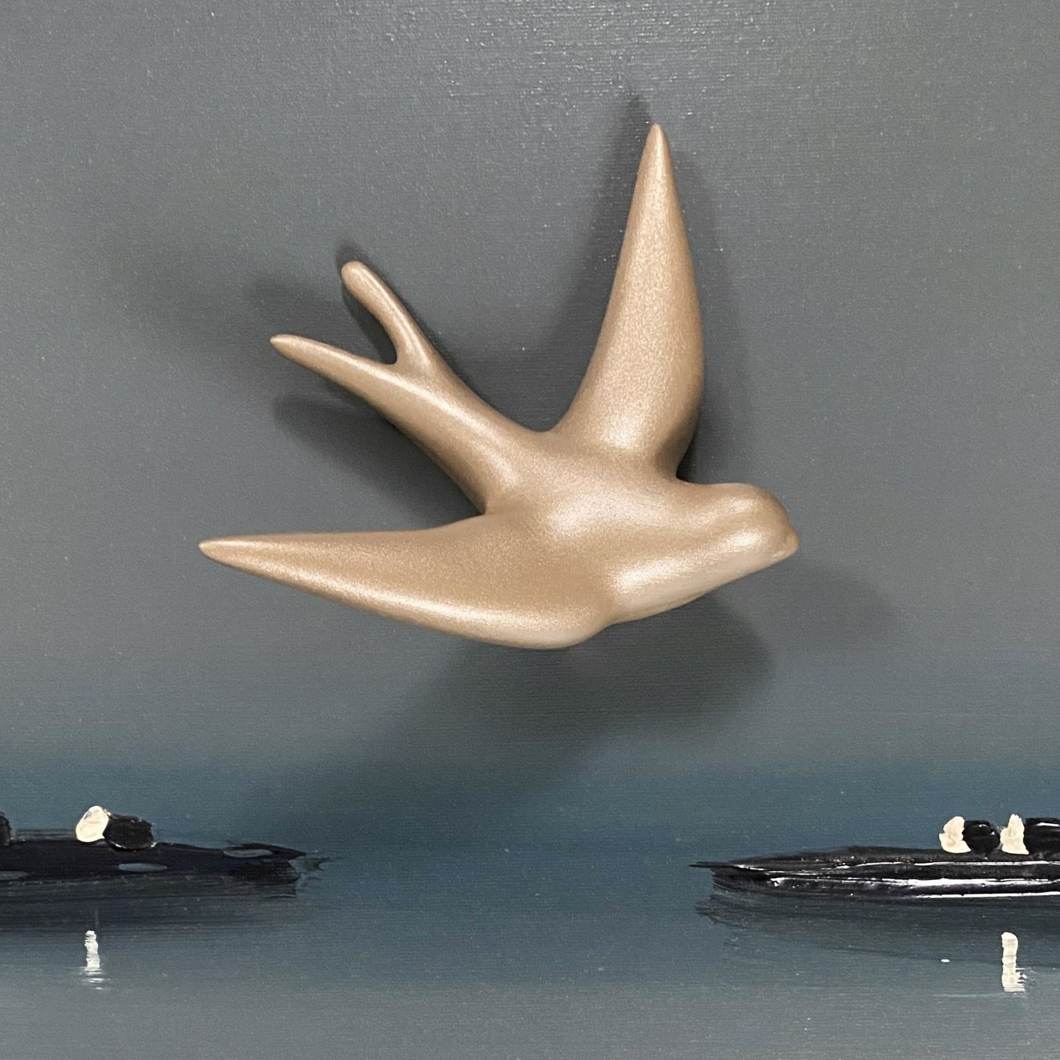 Volage hirondelle en céramique