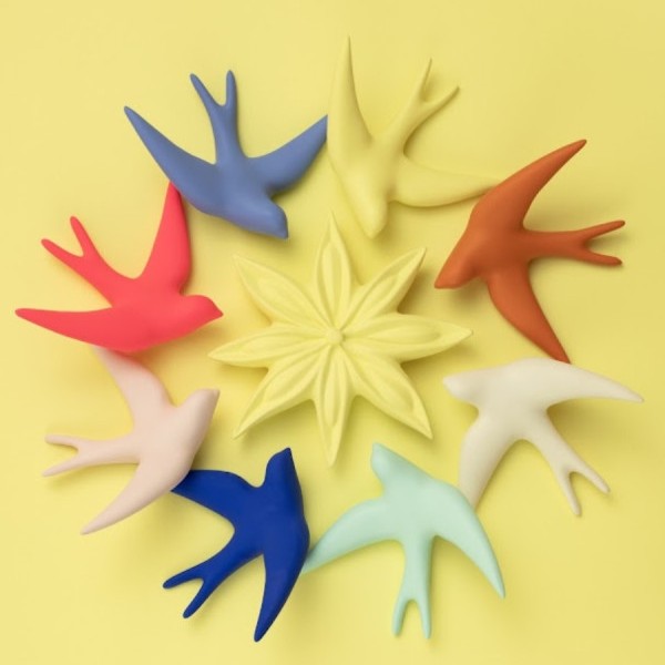 Volage hirondelle en céramique