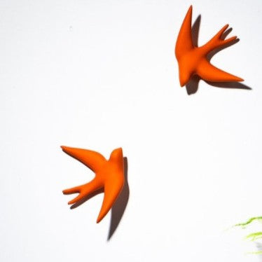 Volage hirondelle en céramique