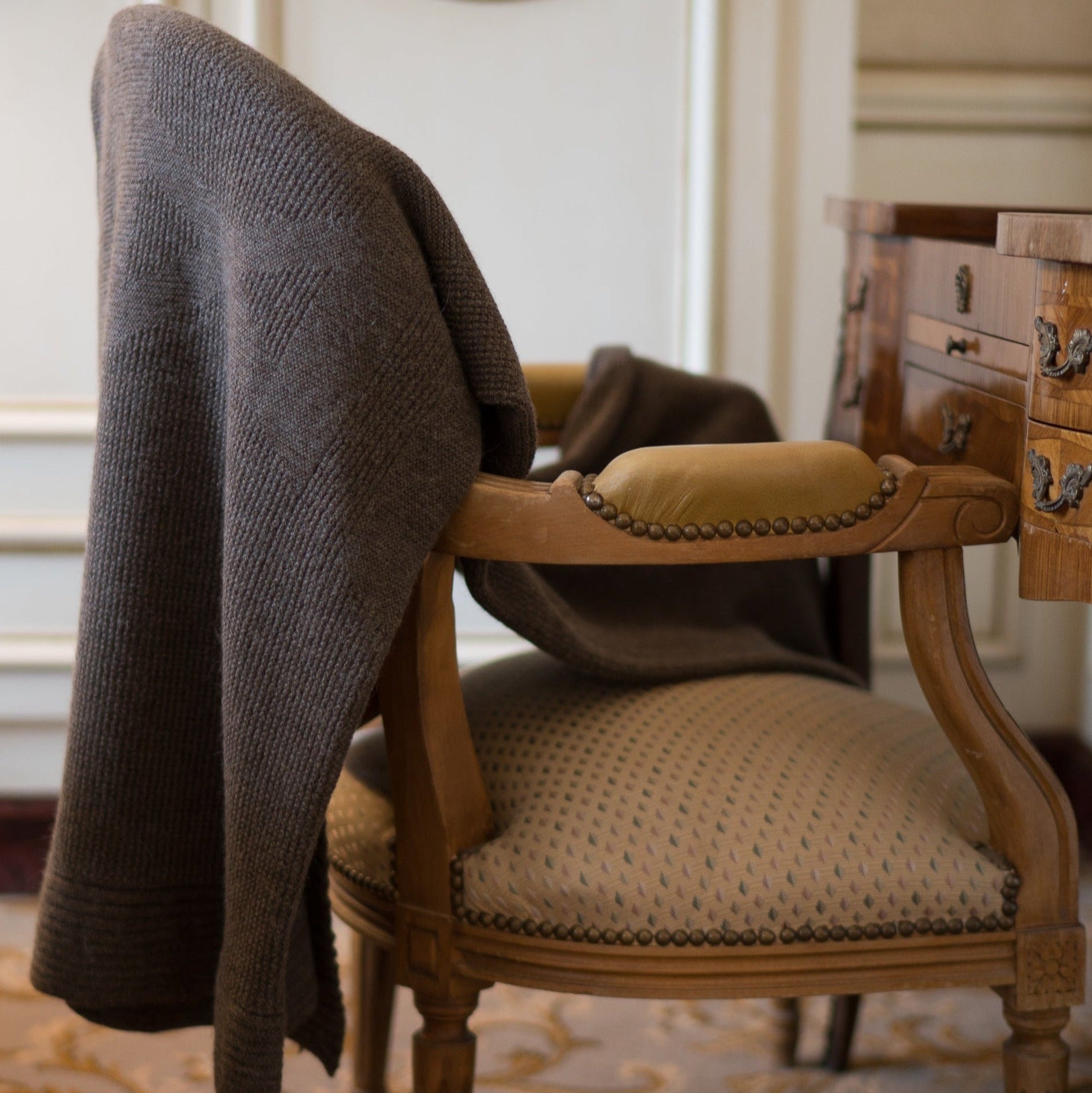 Plaid en laine baby alpaga brun MAISON DE LA MAILLE, made in France et écoresponsable