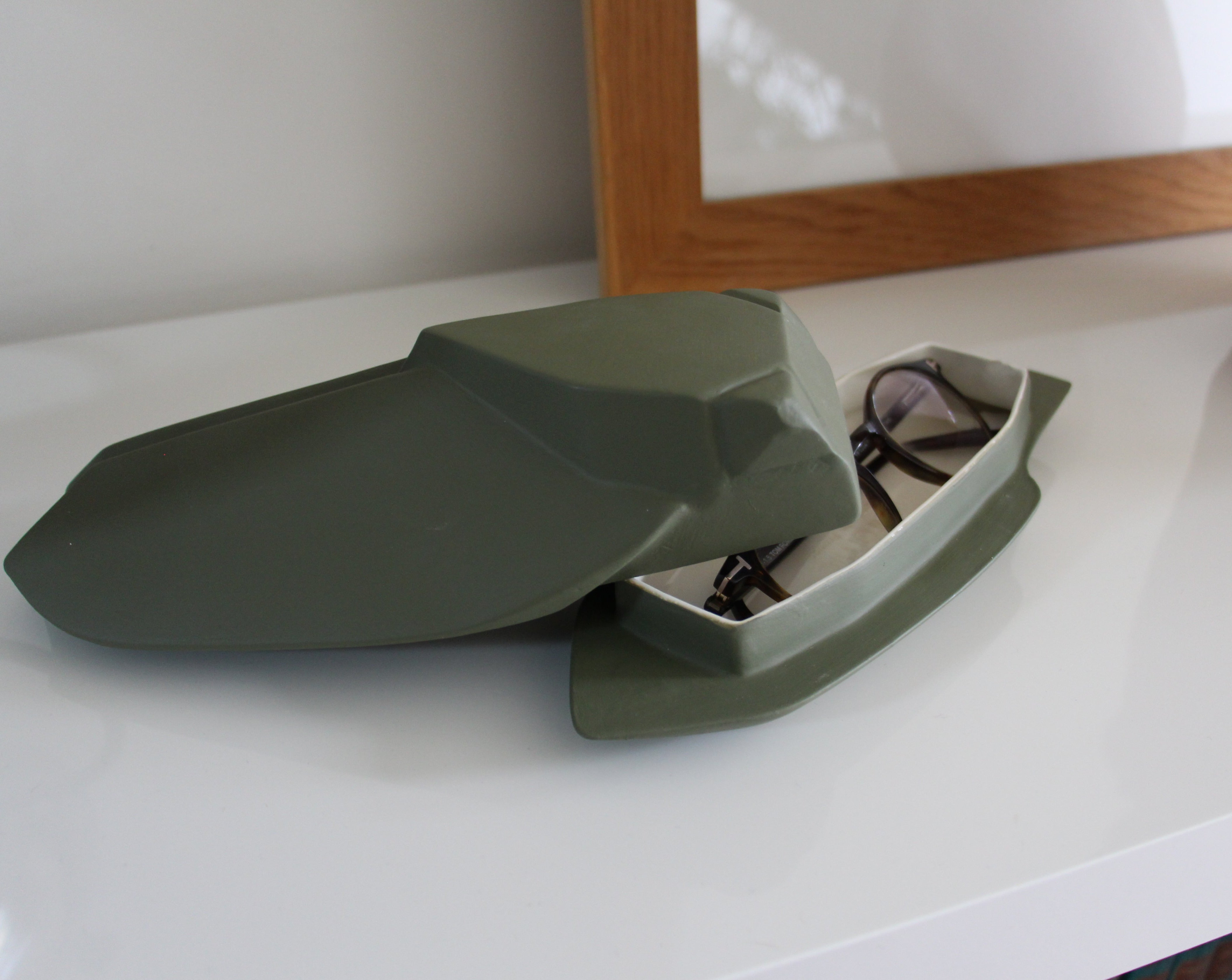 BOITE MUETTE SECRETE MONOCHROMIC VERT OLIVE 100% français et écoresponsable.