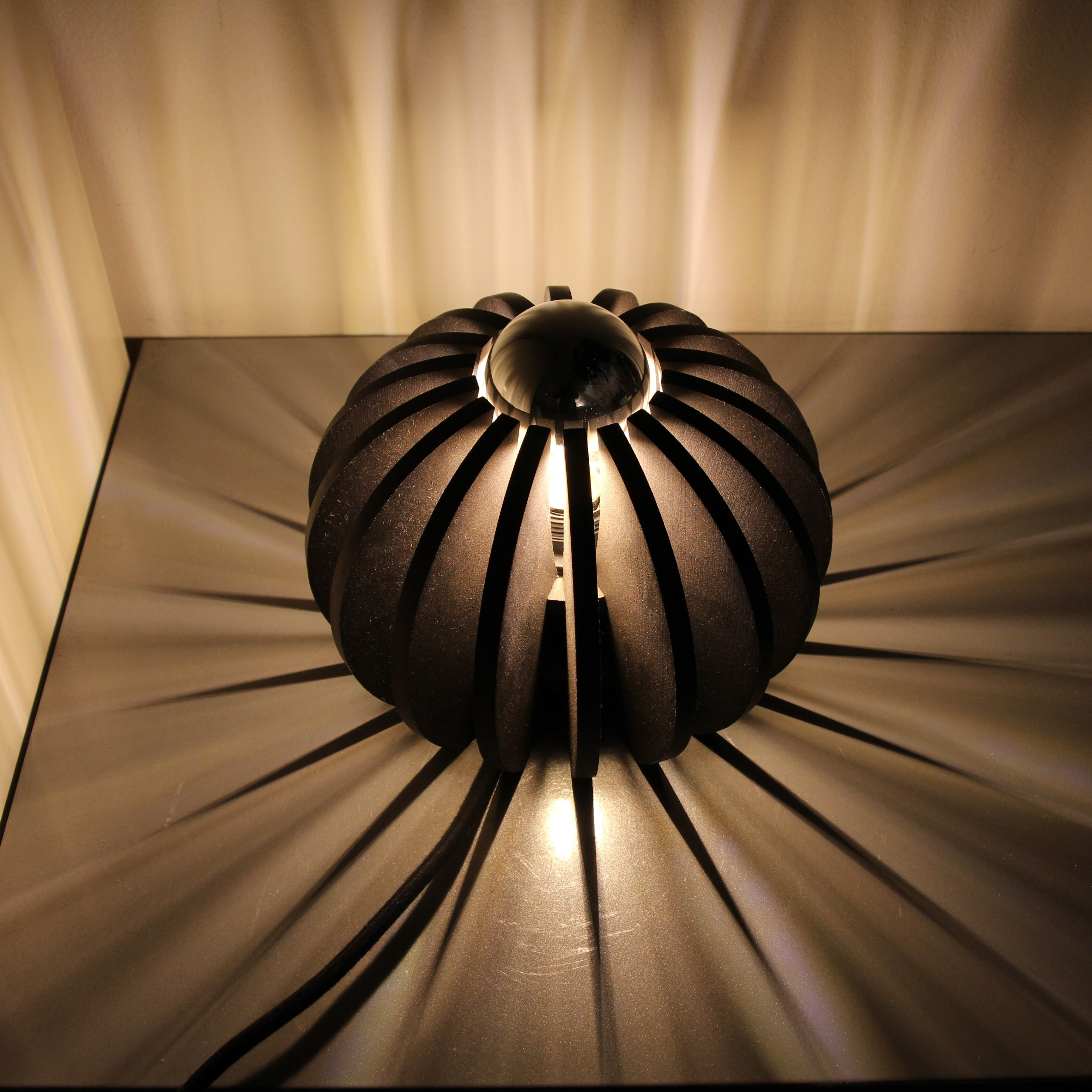 Lampe boule en bois recyclé, RIF, made in France et écoresponsable