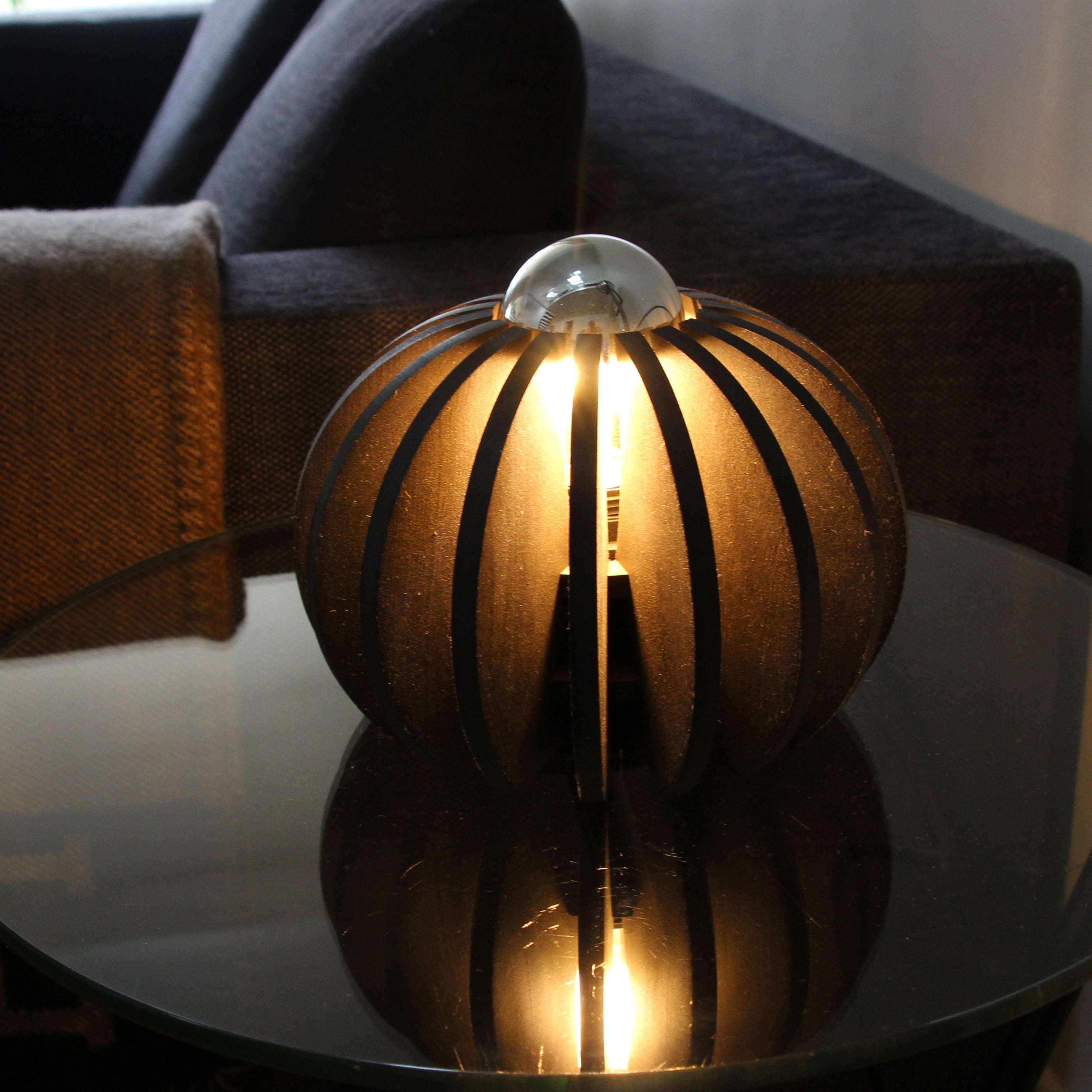 Lampe boule en bois recyclé, RIF, made in France et écoresponsable