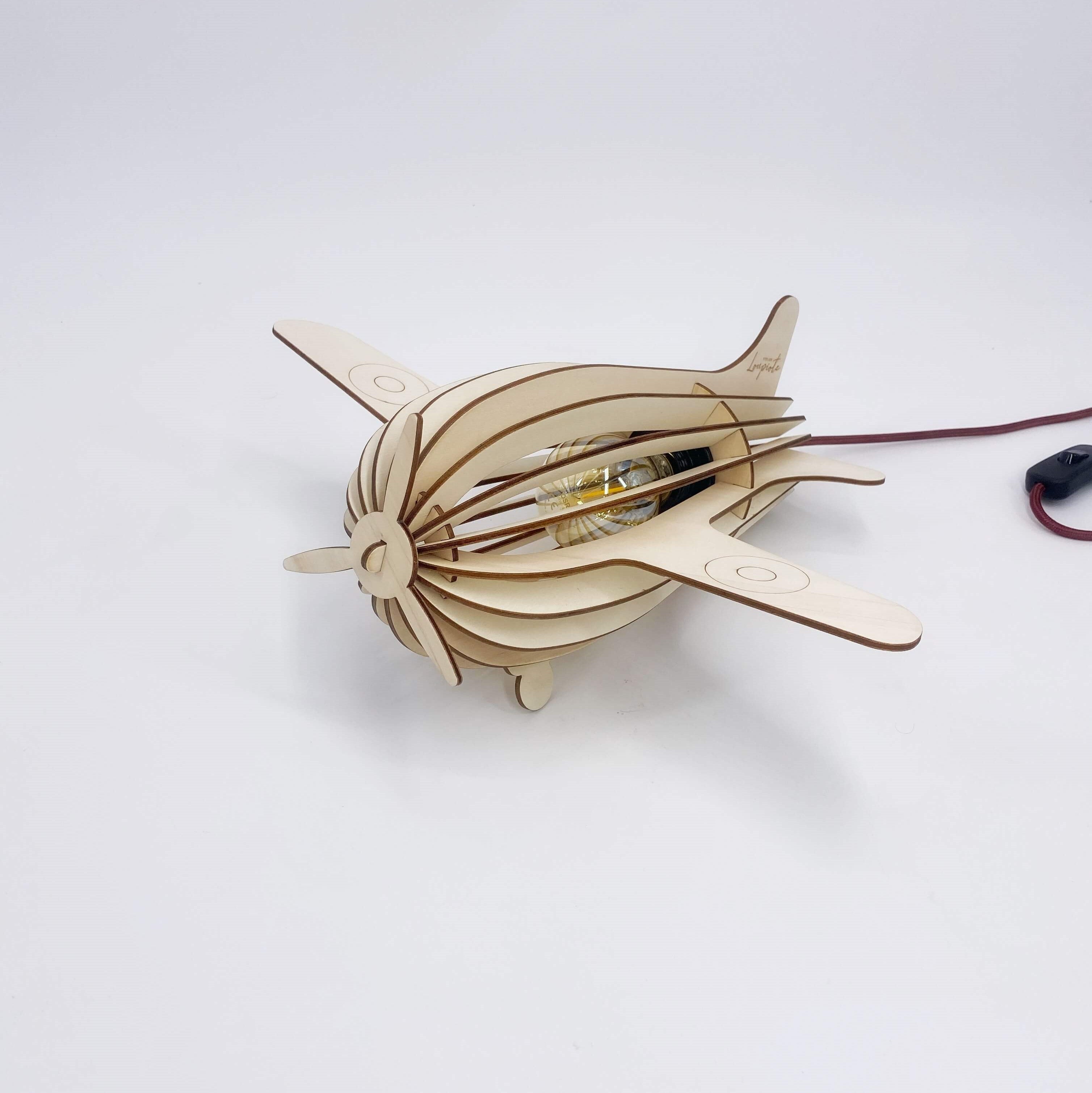 lampe avion Antoine en bois ATELIER LOUPIOTE, 100% français et écoresponsable HISTOIRES FRANCAISES
