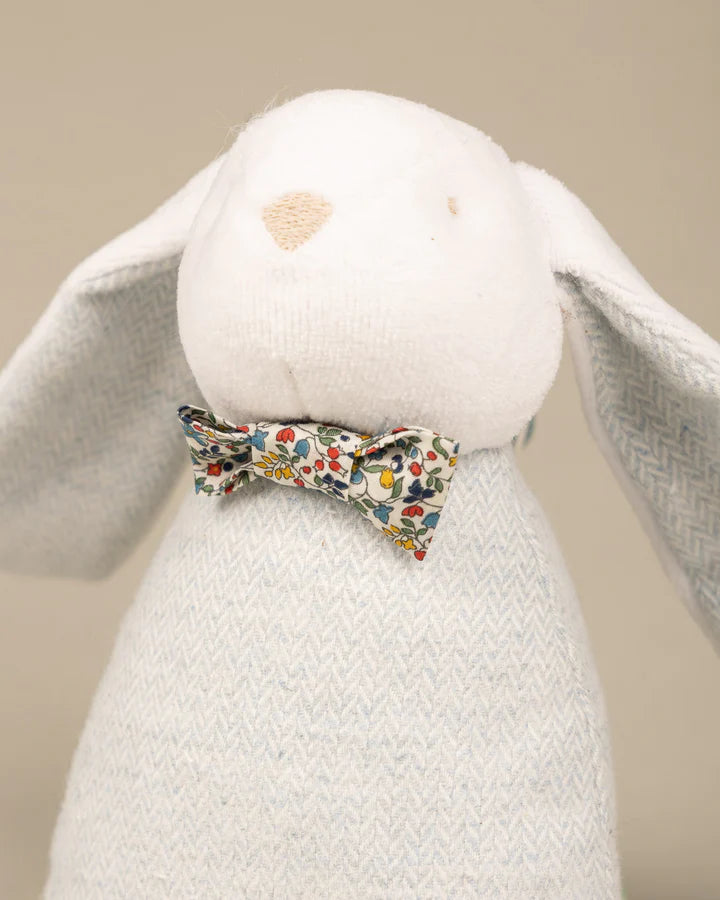 Hochet Lapin à chevron, PAMPLEMOUSSE PELUCHES, made in France et écoresponsable
