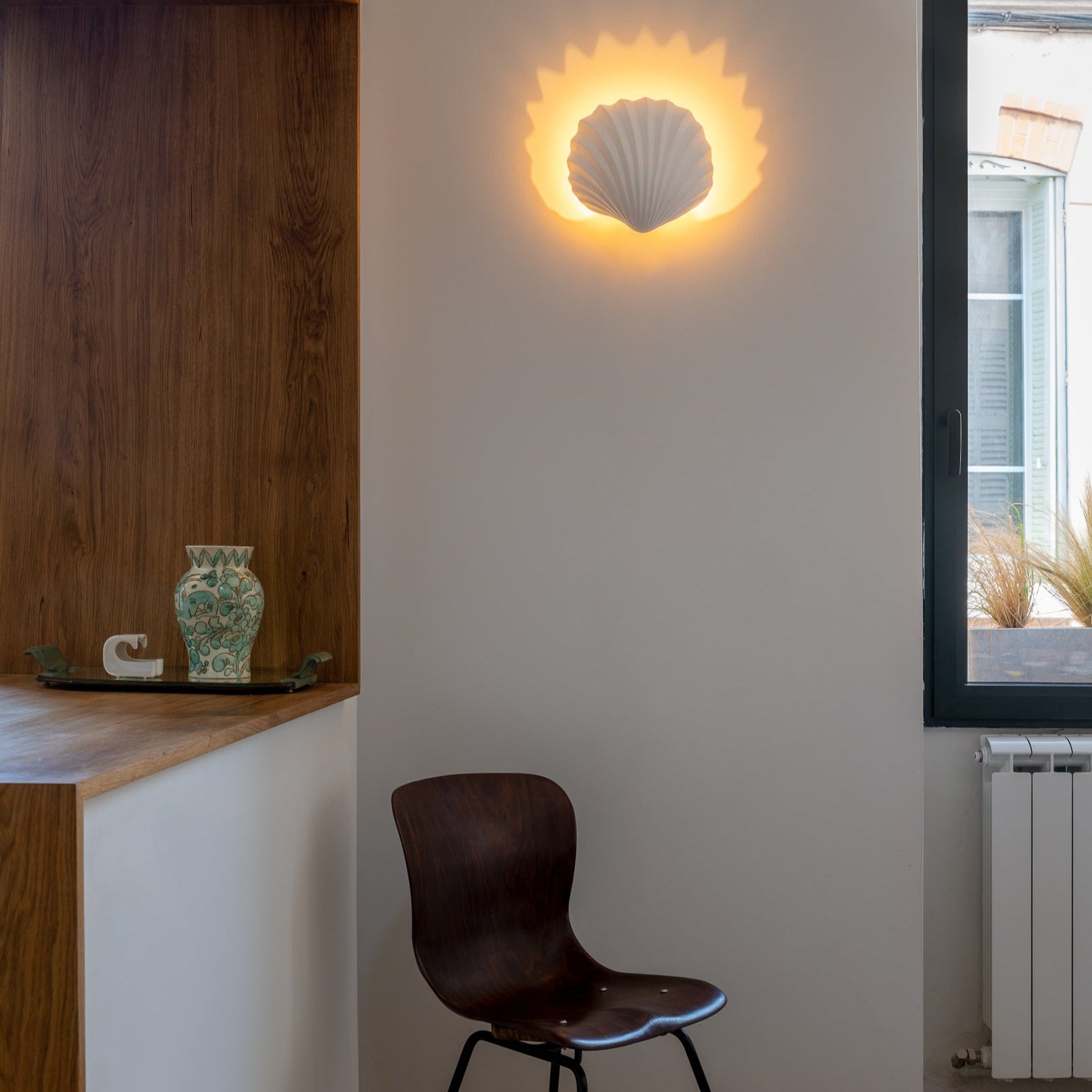 Applique Minorque en céramique blanche, MONOCHROMIC, made in France et écoresponsable