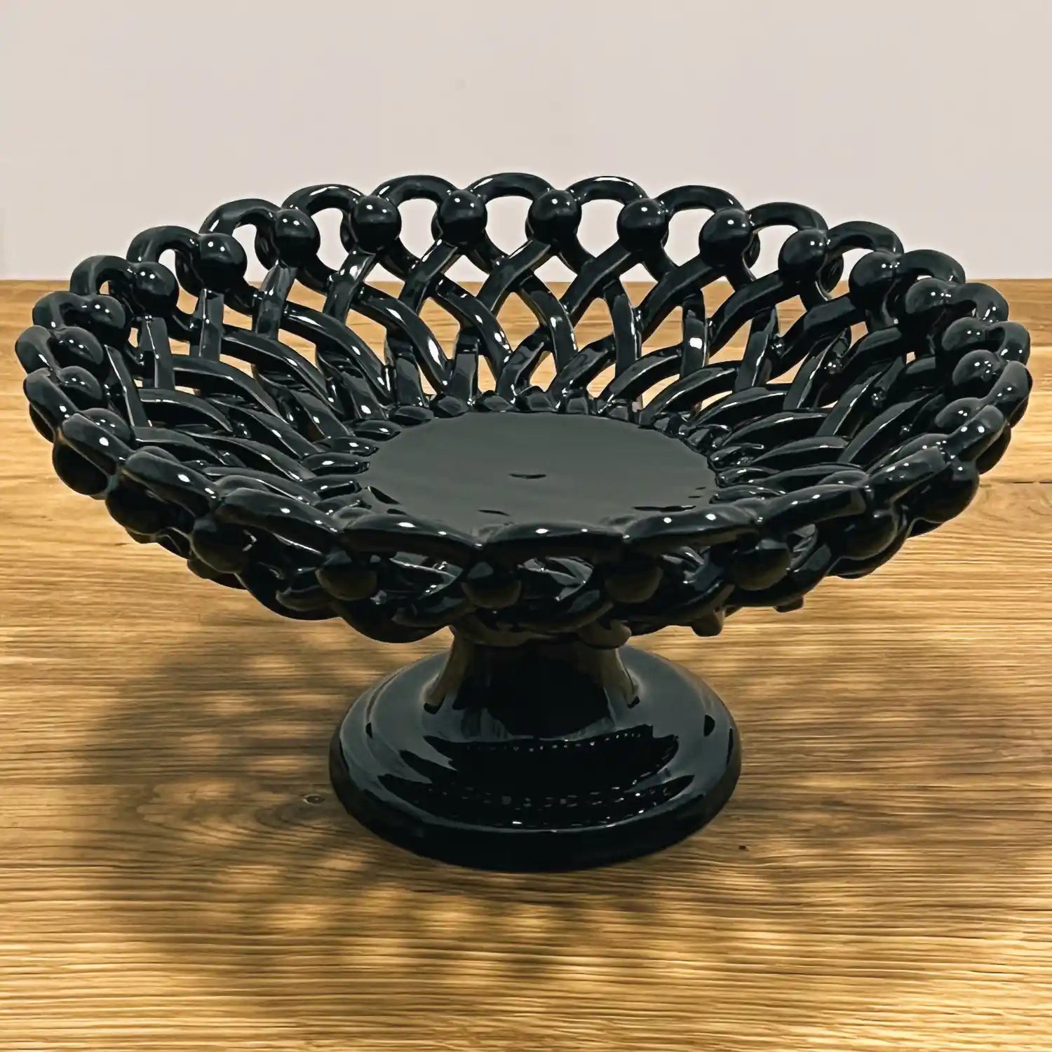 Design Braided bowl on base