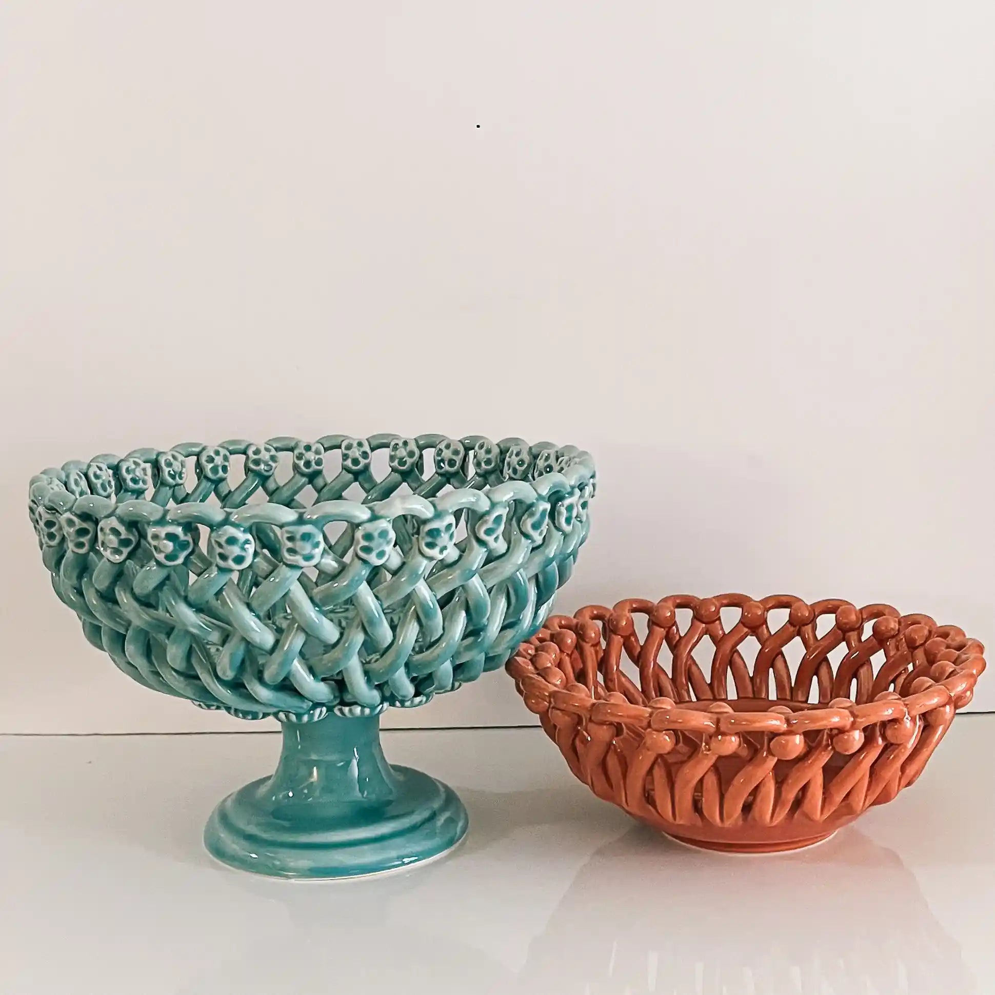 Iconic woven basket with foot