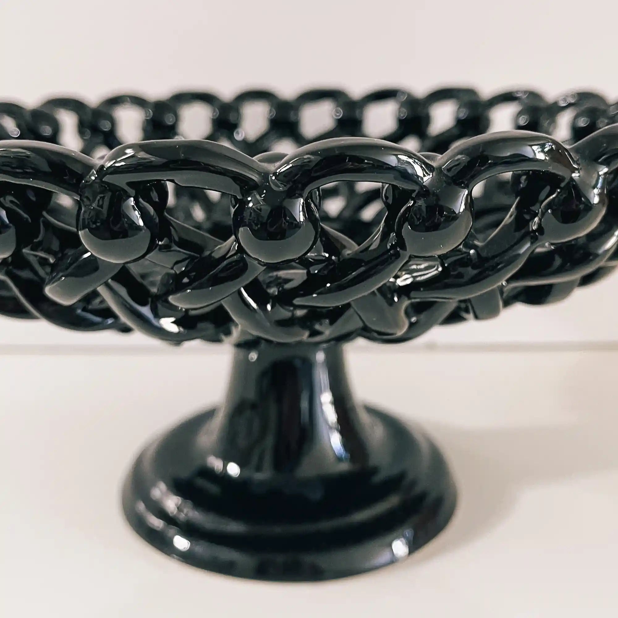 Design Braided bowl on base