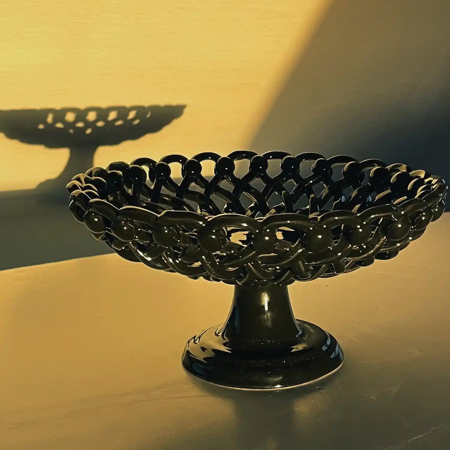 Design Braided bowl on base