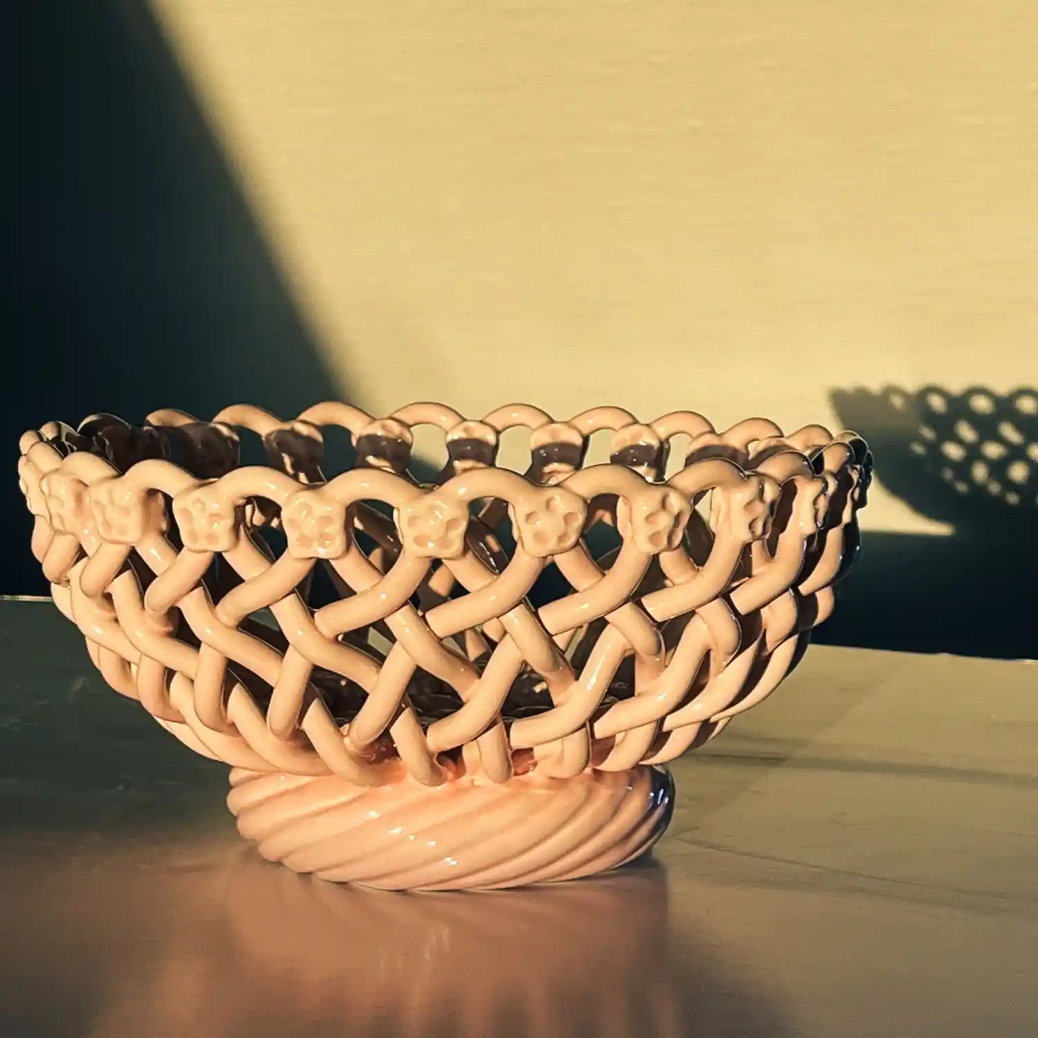 Iconic woven basket without base