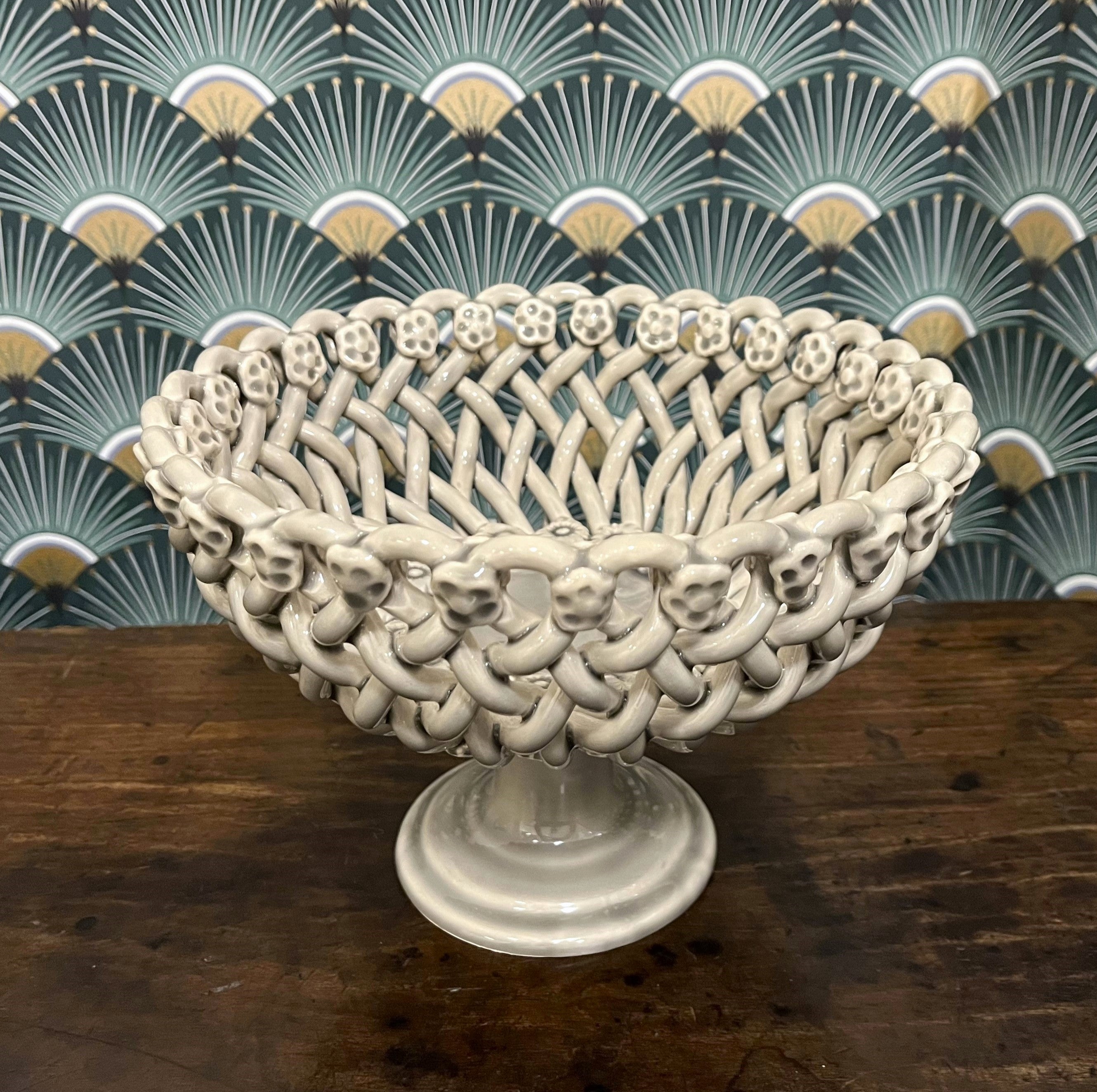 Iconic woven basket with foot