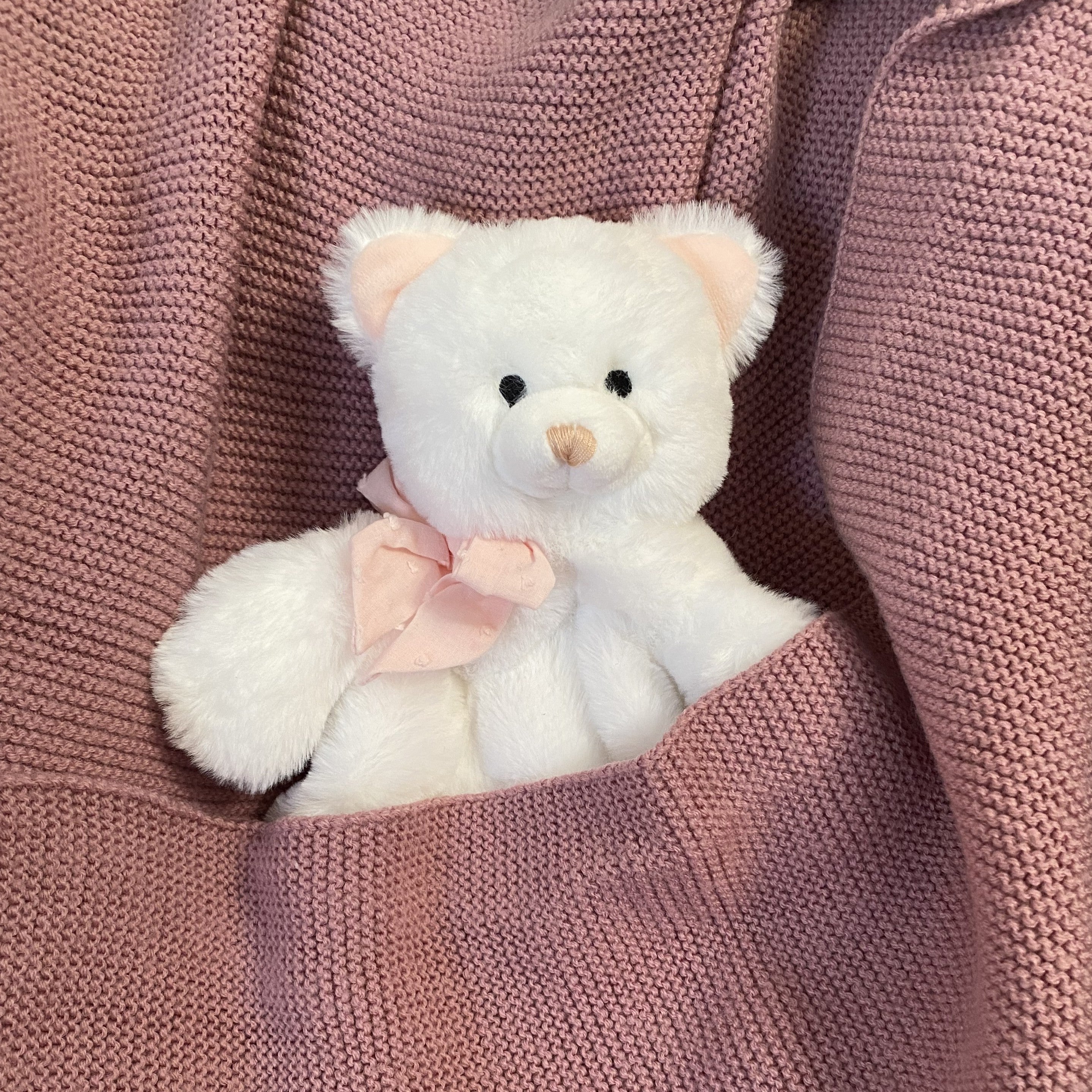 the white cat hot pouch