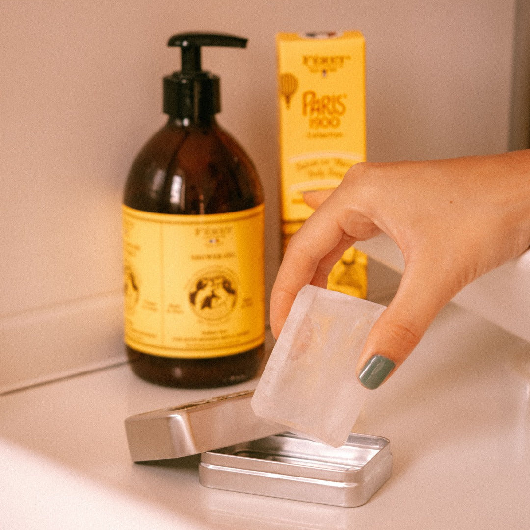 Hyalun block and its box