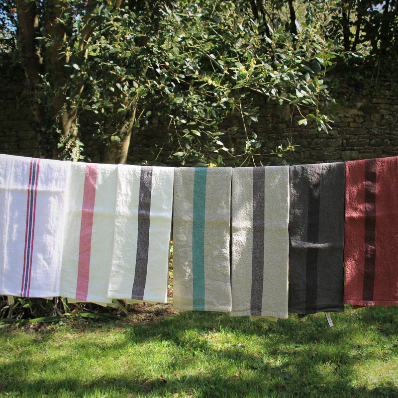 torchon Doudou blanc rayé rose CHARVET EDITIONS, 100% français et écoresponsable  HISTOIRES FRANCAISES