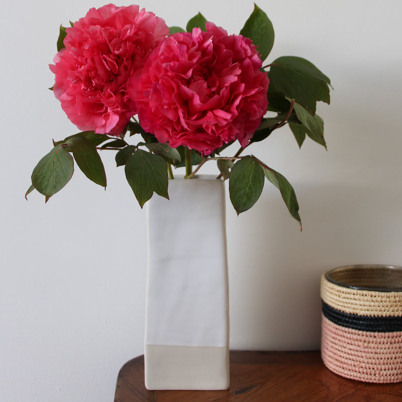 Vase Karo S blanc JARS CERAMISTES, 100% français et écoresponsable HISTOIRES FRANCAISES