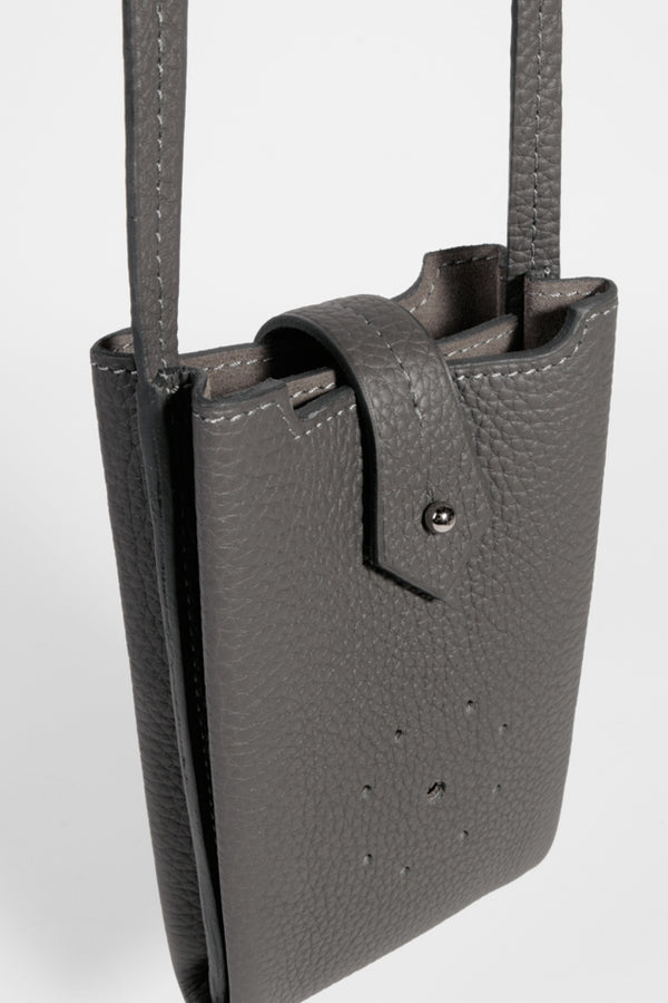 sac mini pochette Léo en cuir de veau grainé  gris asphalte CESAIRE made in France et écoresponsable