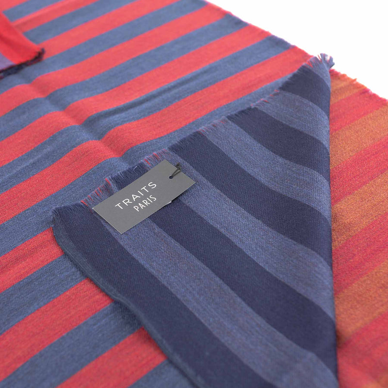 Echarpe Elsa rouge et bleu TRAITS en laine et soie 100% français et écoresponsable.