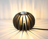 Lampe boule en bois recyclé, RIF, made in France et écoresponsable