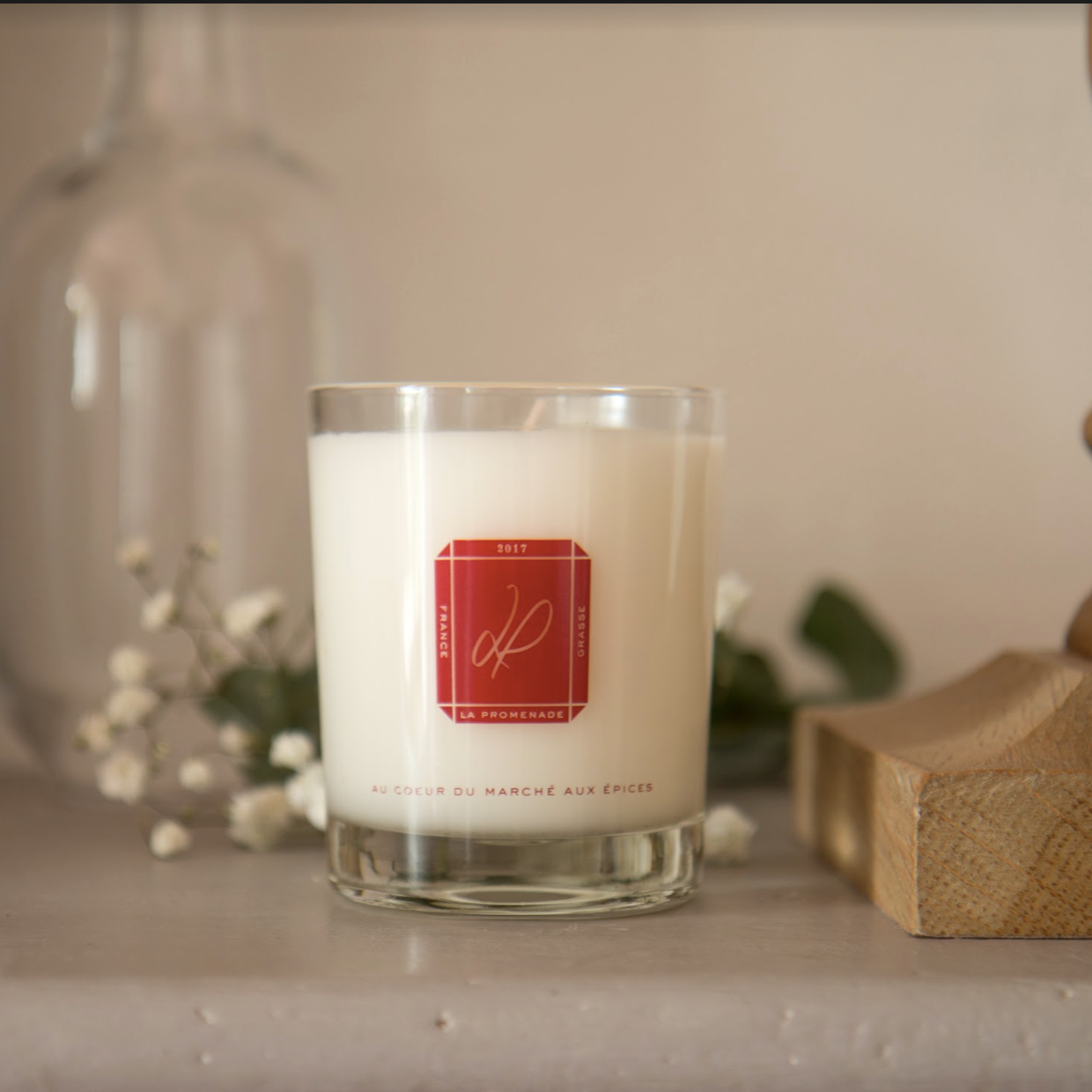 Bougie parfumée La Promenade "Au coeur du marché aux épices" 100% français et écoresponsable.